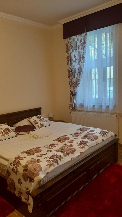 Toscana Apartman Gyula Esterno foto