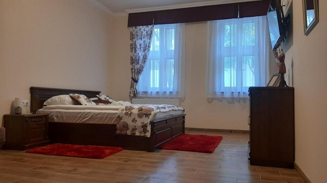 Toscana Apartman Gyula Esterno foto