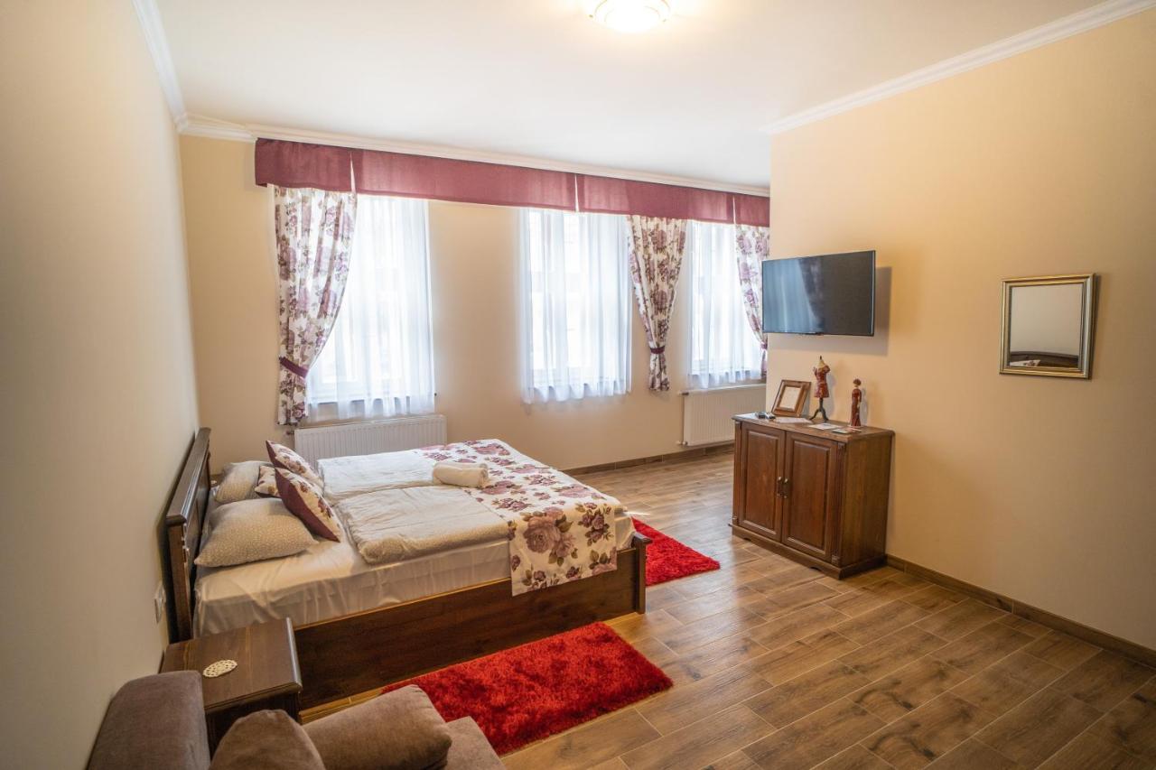 Toscana Apartman Gyula Esterno foto