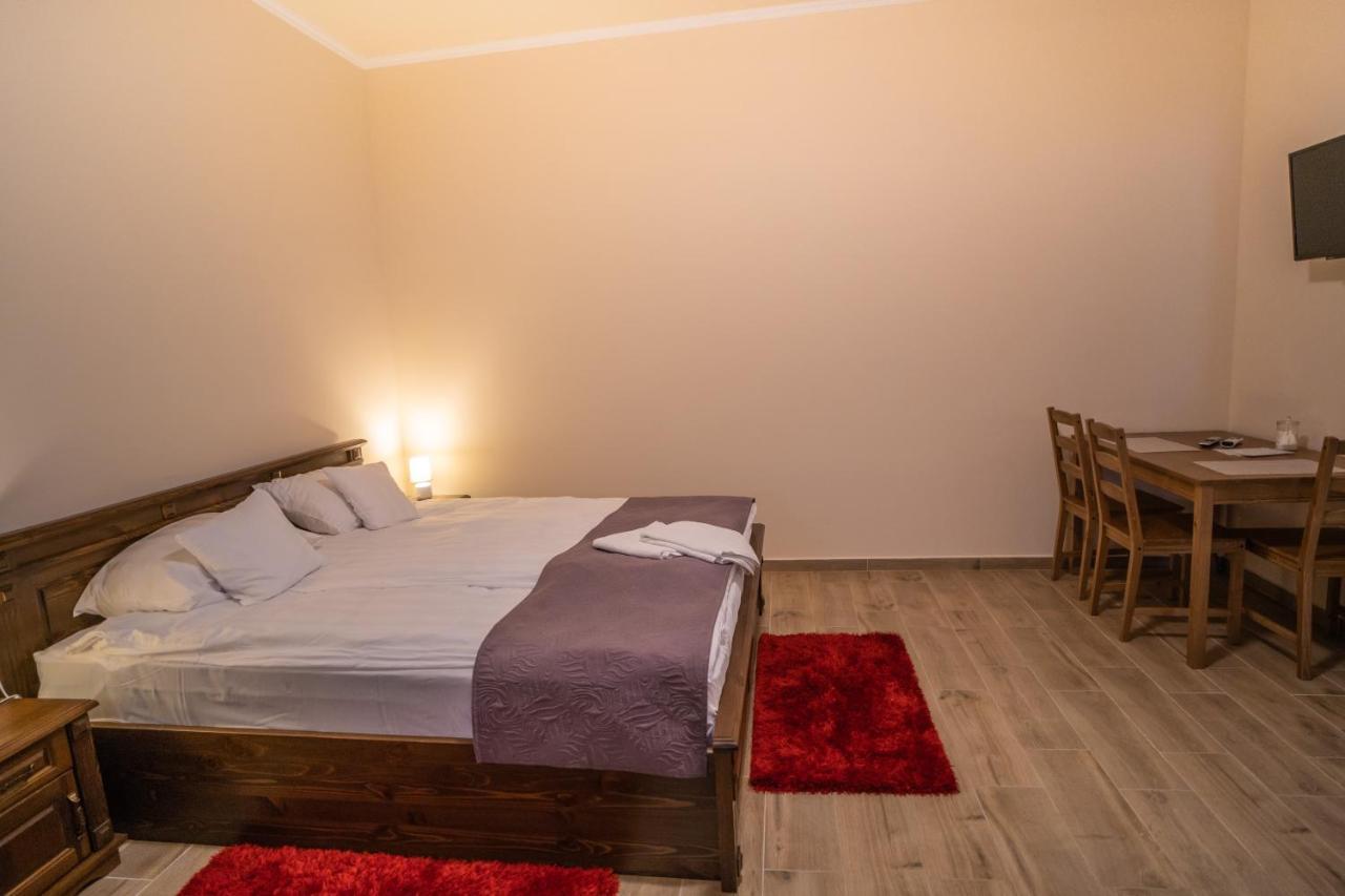 Toscana Apartman Gyula Esterno foto