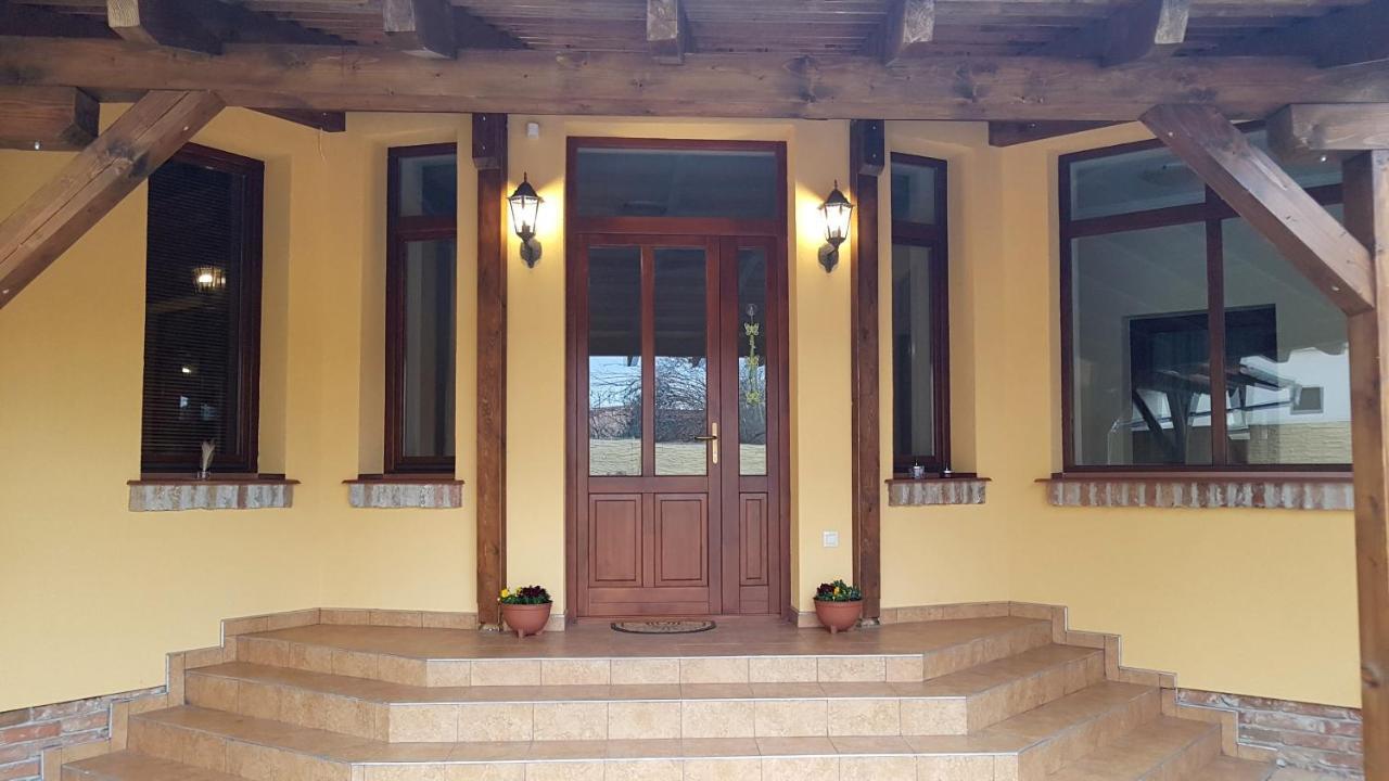 Toscana Apartman Gyula Esterno foto