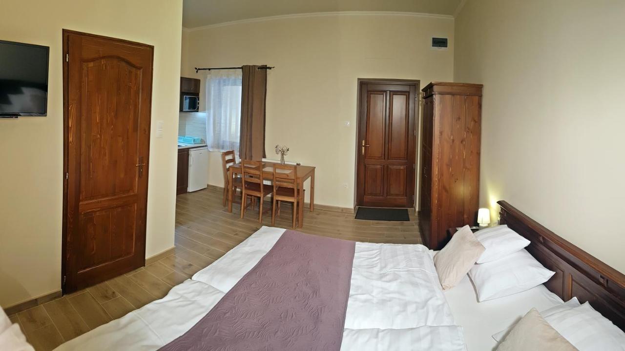Toscana Apartman Gyula Esterno foto